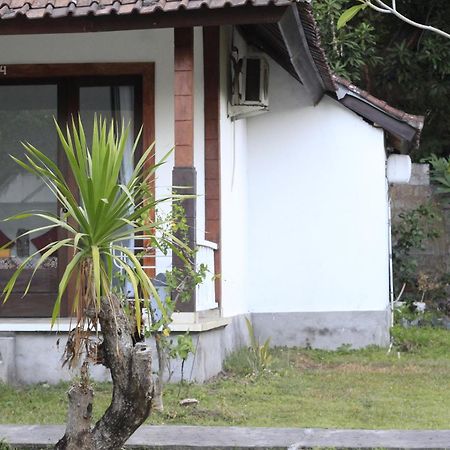 Coconut Beach Bungalows & Warung 2 アメッド エクステリア 写真