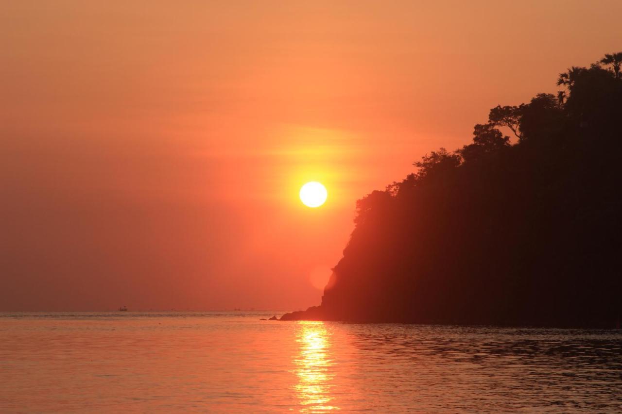 Coconut Beach Bungalows & Warung 2 アメッド エクステリア 写真