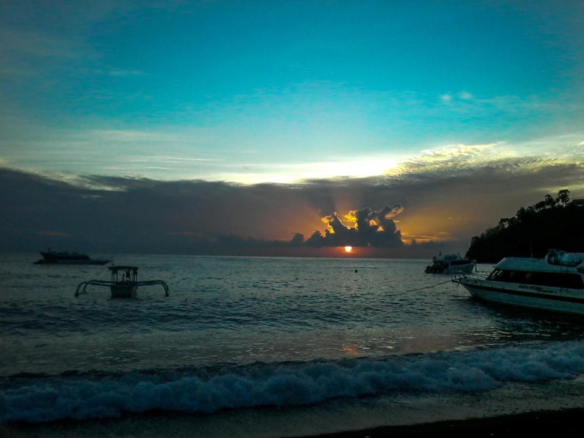 Coconut Beach Bungalows & Warung 2 アメッド エクステリア 写真