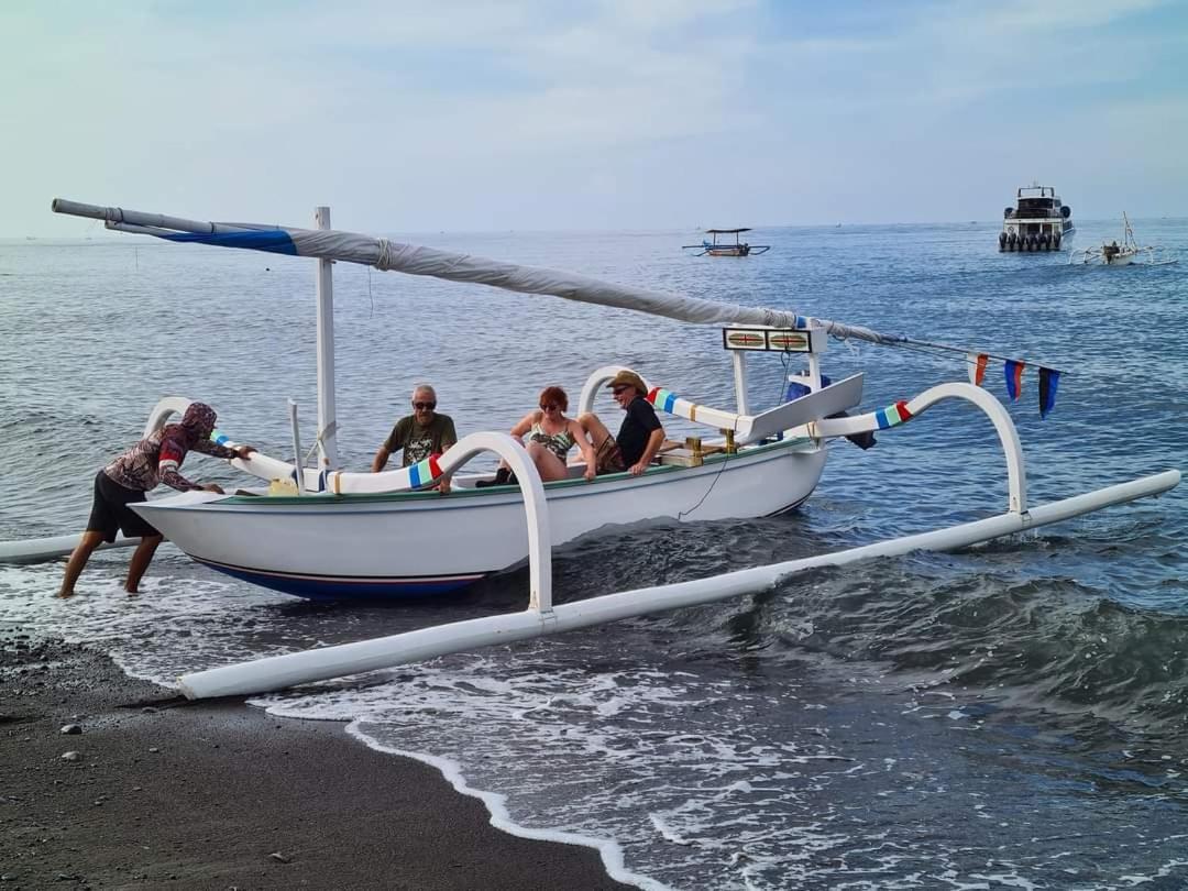 Coconut Beach Bungalows & Warung 2 アメッド エクステリア 写真