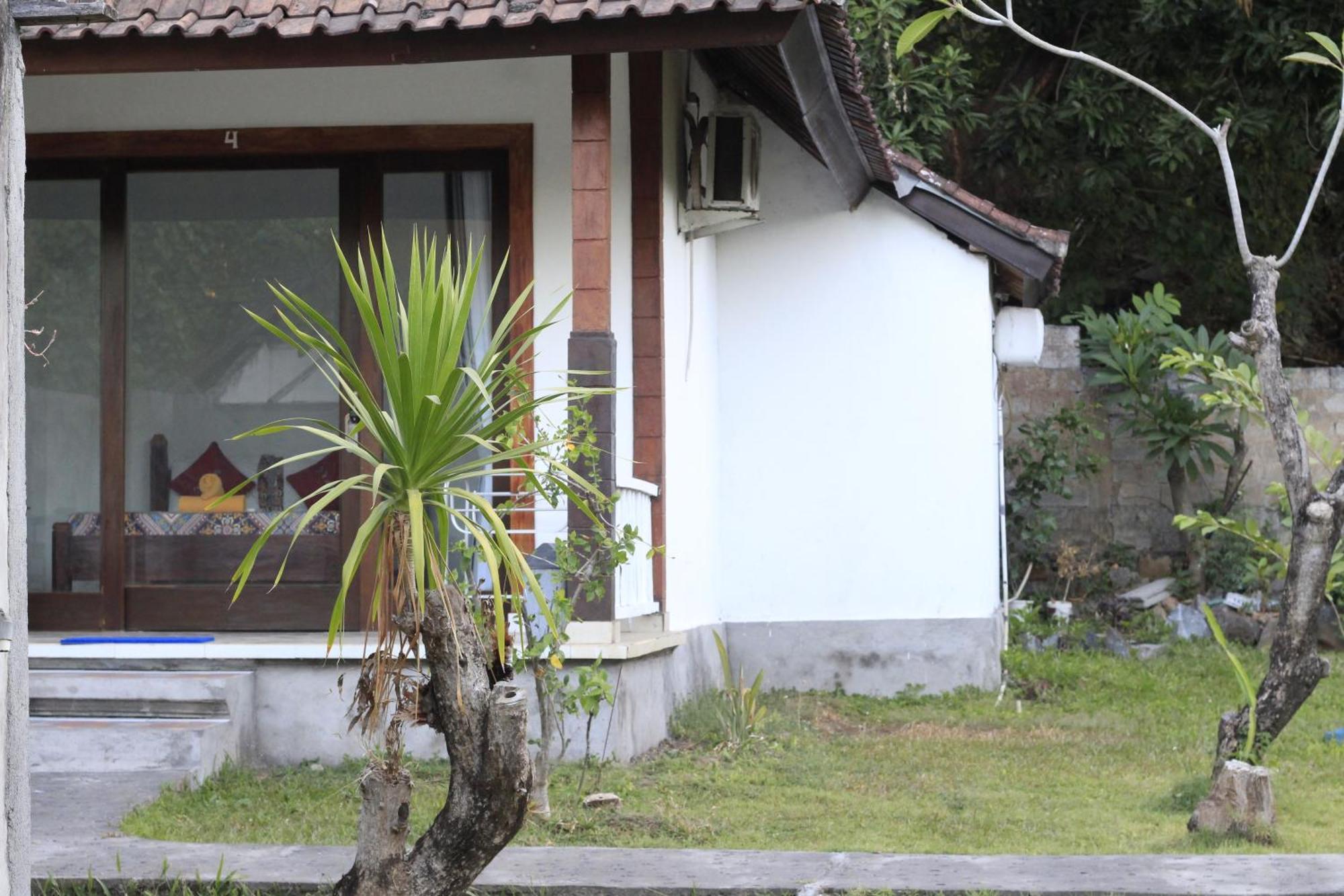 Coconut Beach Bungalows & Warung 2 アメッド エクステリア 写真