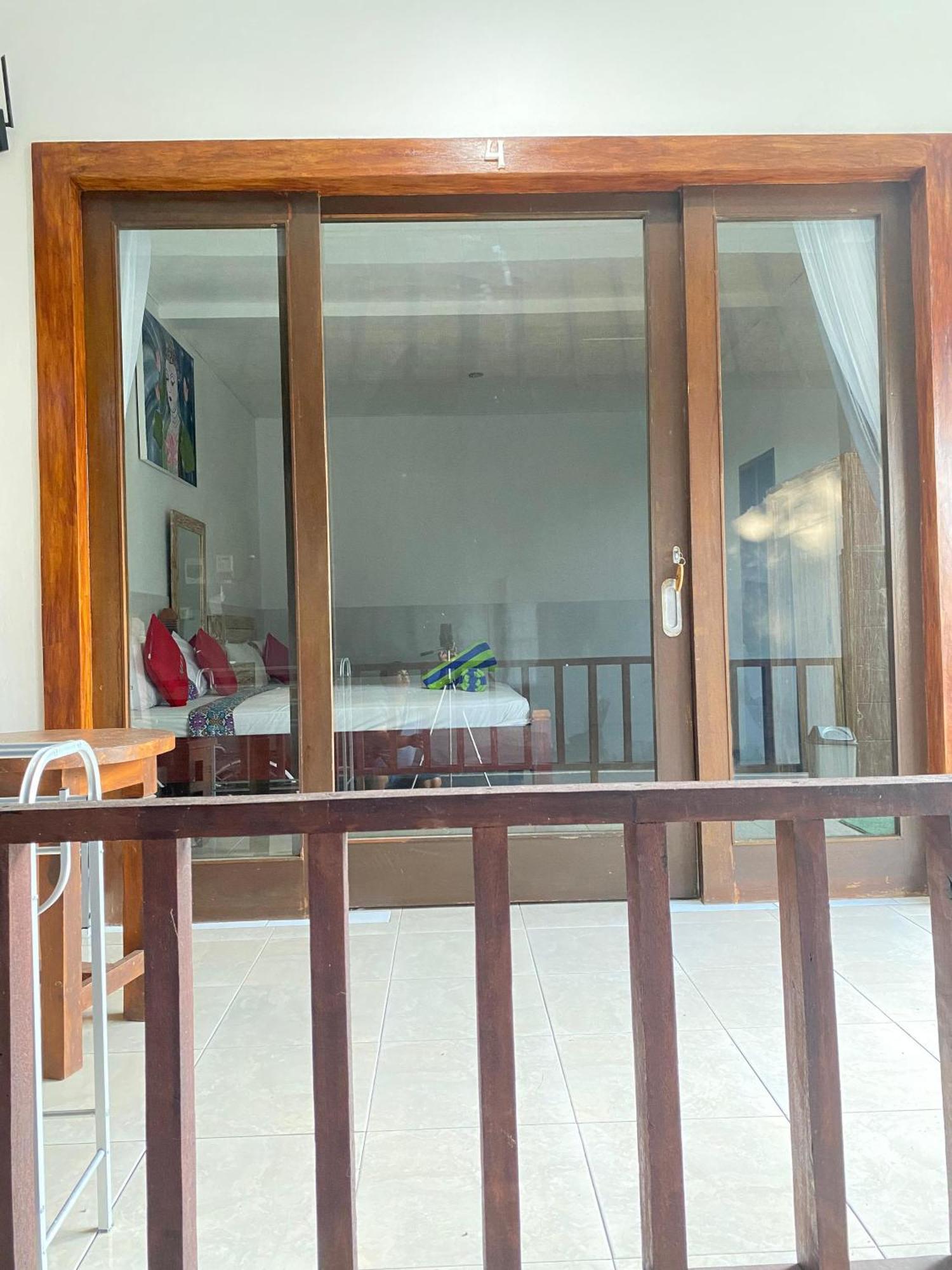 Coconut Beach Bungalows & Warung 2 アメッド エクステリア 写真