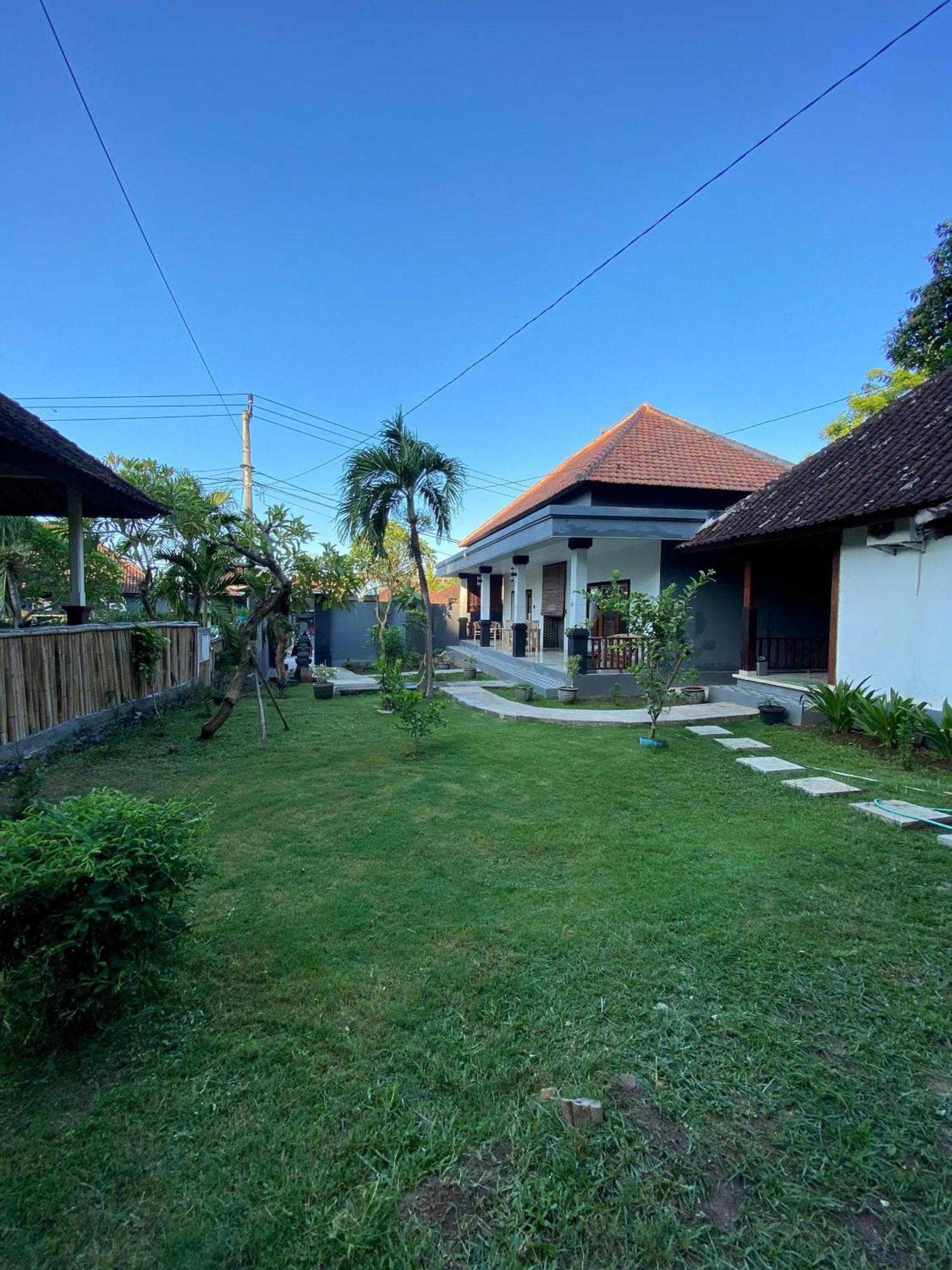 Coconut Beach Bungalows & Warung 2 アメッド エクステリア 写真